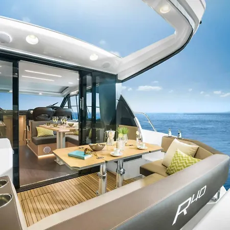 بوتيل Sea Esta