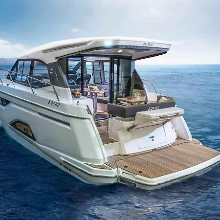 بوتيل Sea Esta