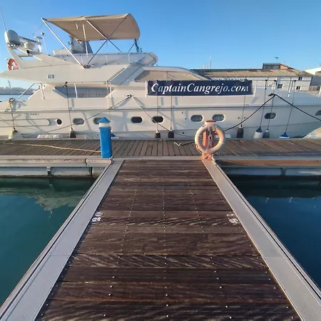 Captain Cangrejo Yacht Hotel en barco Cádiz