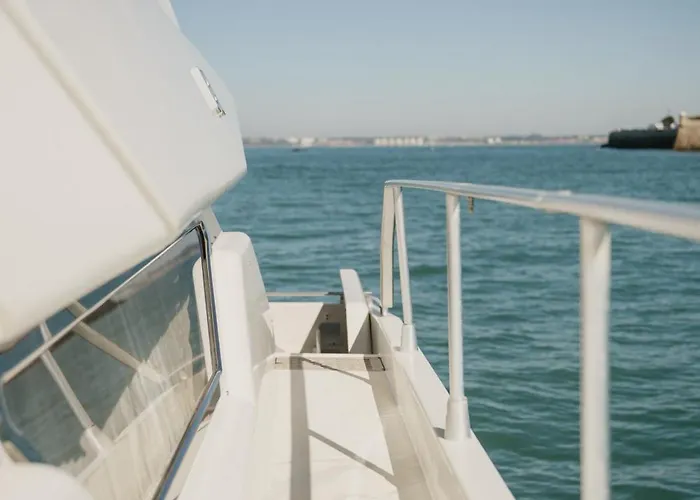 Captain Cangrejo Yacht Hotel en barco Cádiz