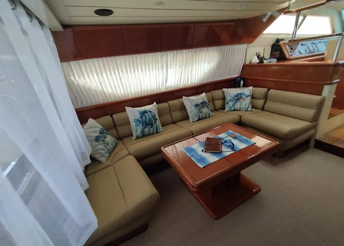 Captain Cangrejo Yacht Hotel en barco