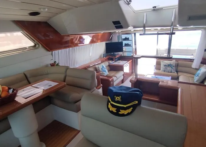 Captain Cangrejo Yacht Hotel en barco